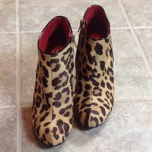 Cleaning out my closet!!!